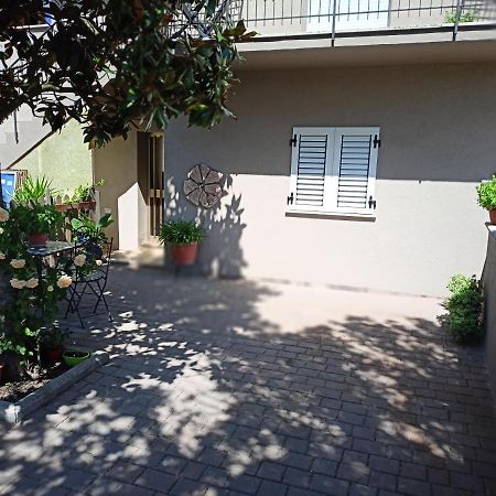 Marco - Camere Con Bagno Privato Vicino Al Centro โฟลีโญ ภายนอก รูปภาพ