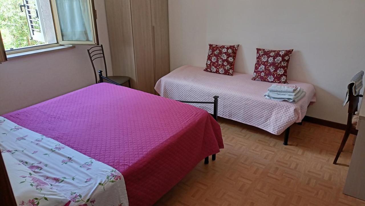 Marco - Camere Con Bagno Privato Vicino Al Centro โฟลีโญ ภายนอก รูปภาพ