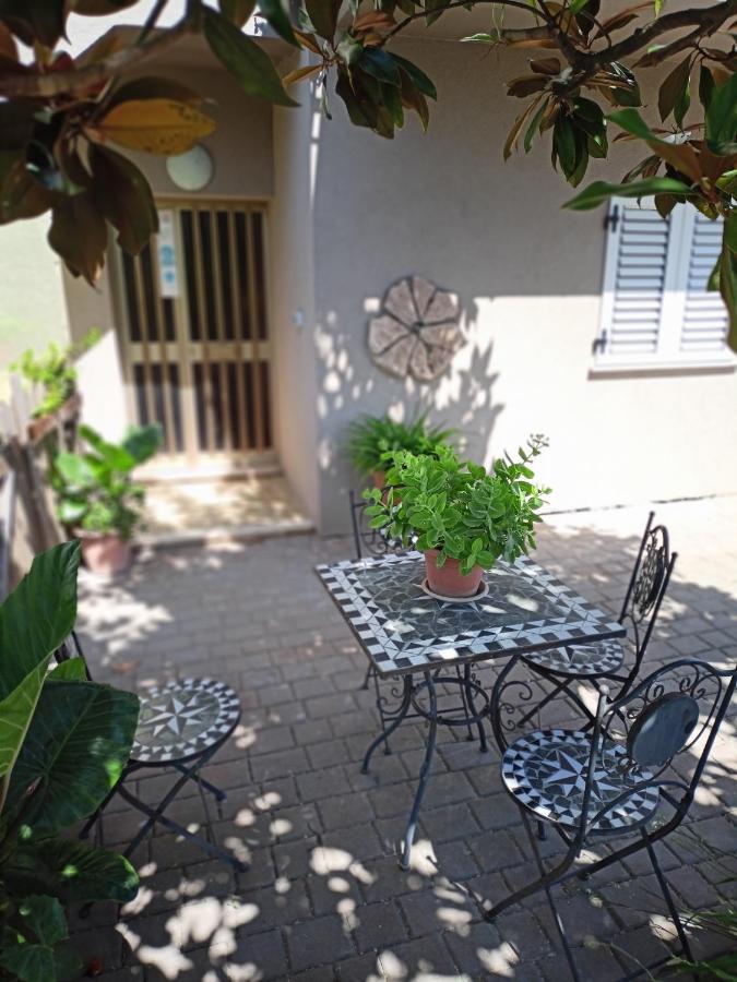 Marco - Camere Con Bagno Privato Vicino Al Centro โฟลีโญ ภายนอก รูปภาพ