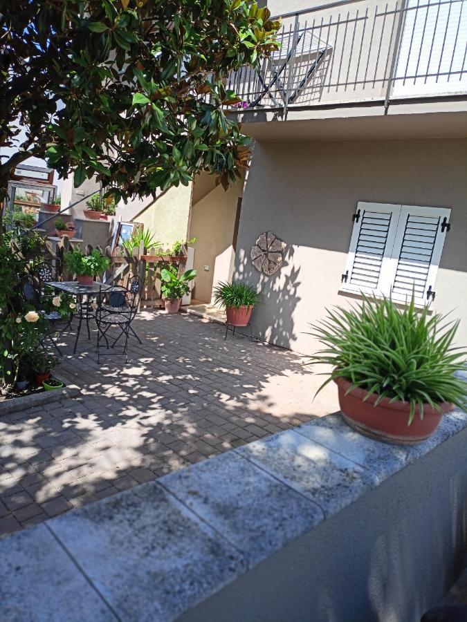 Marco - Camere Con Bagno Privato Vicino Al Centro โฟลีโญ ภายนอก รูปภาพ