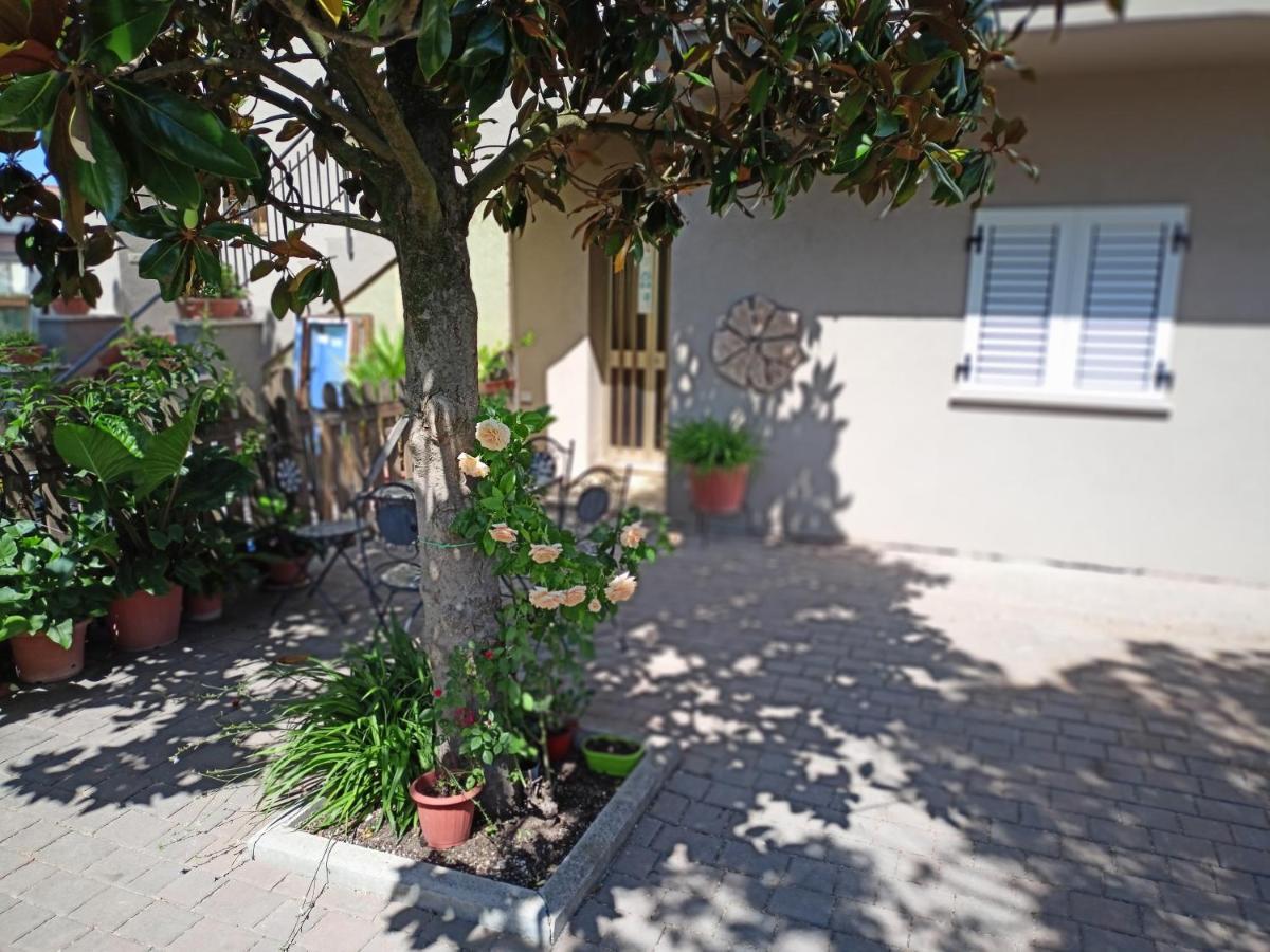 Marco - Camere Con Bagno Privato Vicino Al Centro โฟลีโญ ภายนอก รูปภาพ